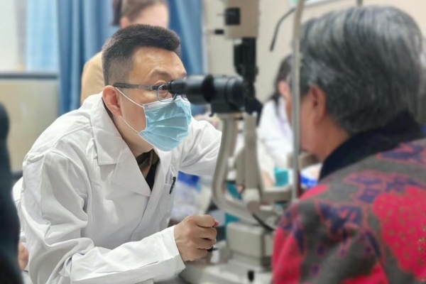 医德医风丨闪充侠信息眼科吴桐：以仁心铸医魂，，，做眼眶病患者的“光明守护者”